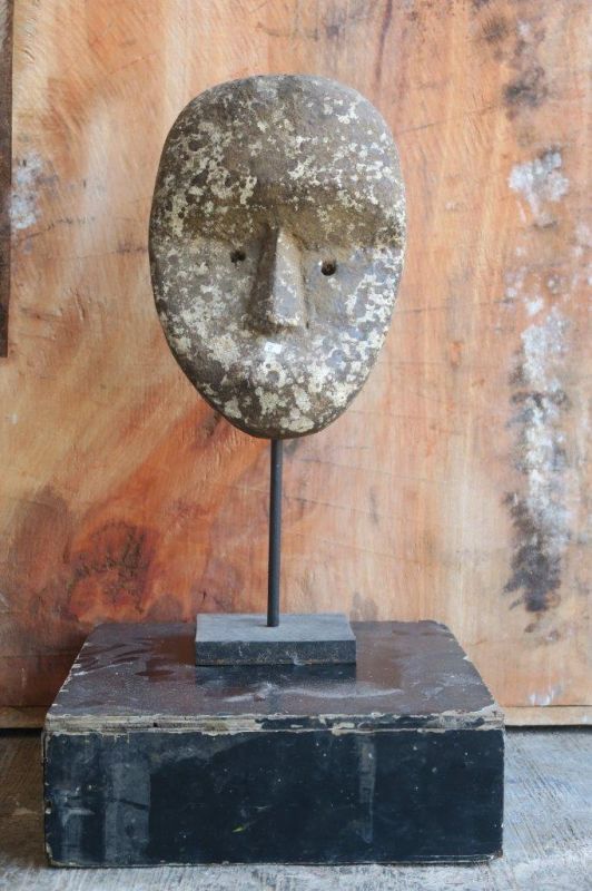 PRIMITIVE MASK ON STAND 45 CM PRIMITIVE MASK ON STAND 45 CM